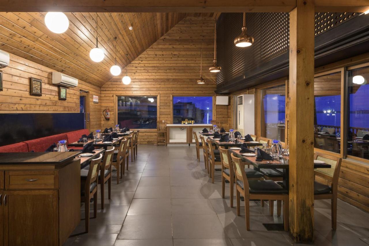 Club Mahindra Ashtamudi Hotel Nīndakara Kültér fotó