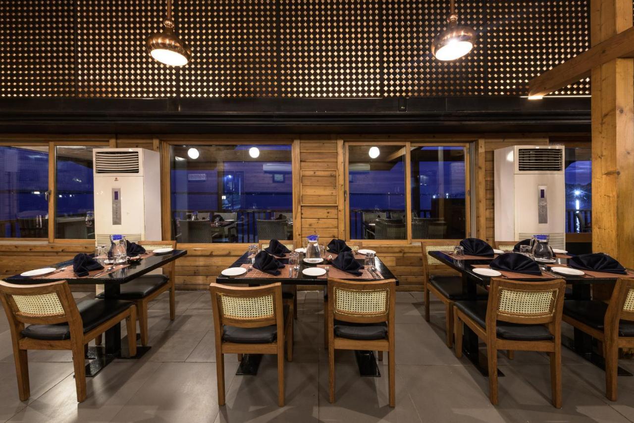 Club Mahindra Ashtamudi Hotel Nīndakara Kültér fotó